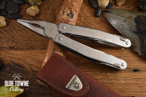Victorinox  Victorinox Swiss Army Knives 0.6200.55 Classic RocKnife - Bel  Horizonte Granite – Brazil