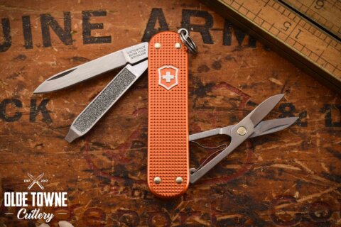 Victorinox VN06221L25 Classic Alox LE Stone Red Victorinox VN06221L25 Classic Alox LE Stone Red
