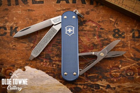 Victorinox VN06221L26 Classic Alox LE Glacial Victorinox VN06221L26 Classic Alox LE Glacial